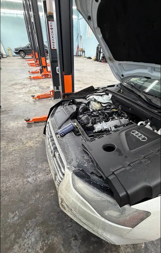 Automobilul lui Dmitrii în timpul reparației frânelor și sistemului de combustibil la BRAVO MOTORS