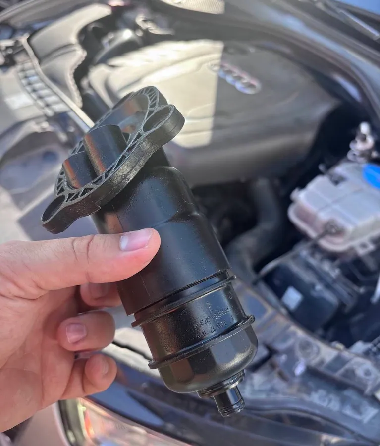Audi A6 C7 2.0 TDI la repararea sistemului de răcire al cutiei CVT · 2