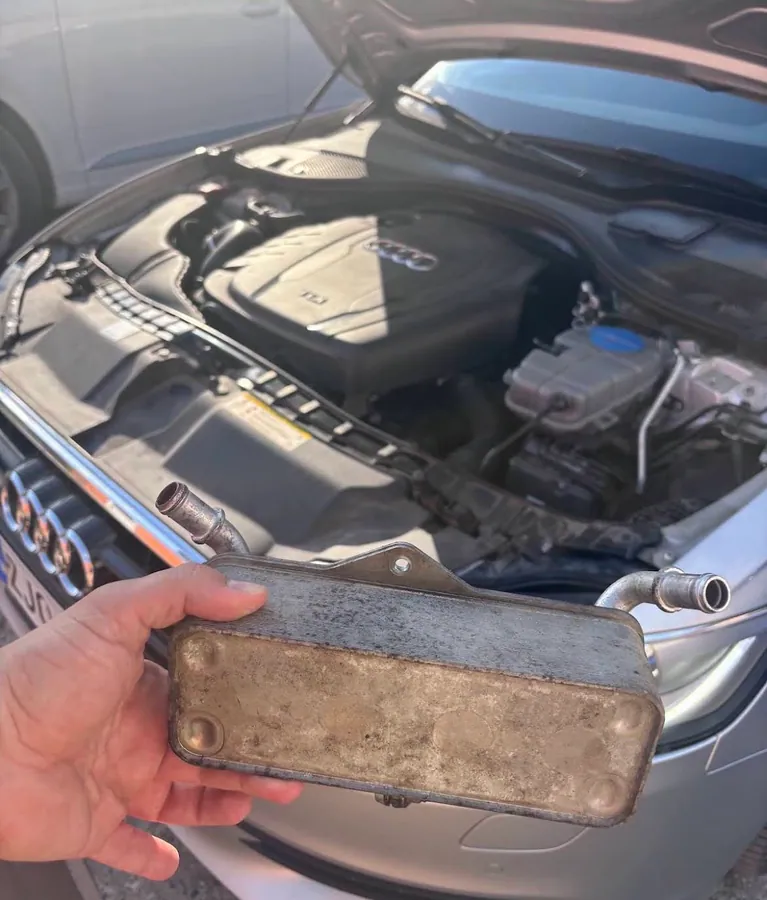 Audi A6 C7 2.0 TDI la repararea sistemului de răcire al cutiei CVT · 3