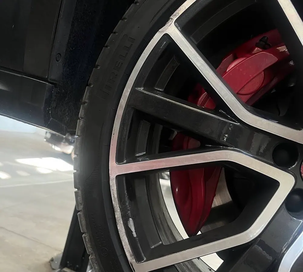 Automobilul clientului Tom Cruise în timpul verificării tehnice · 3