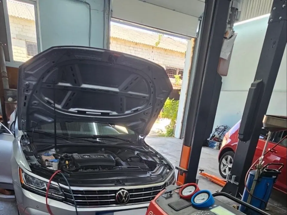 Încărcarea instalației de climatizare VW cu R134a
